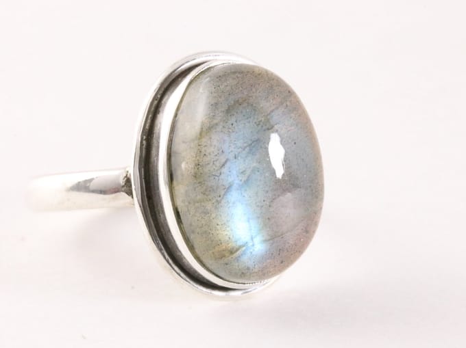 Ovale zilveren ring met labradoriet - maat 18