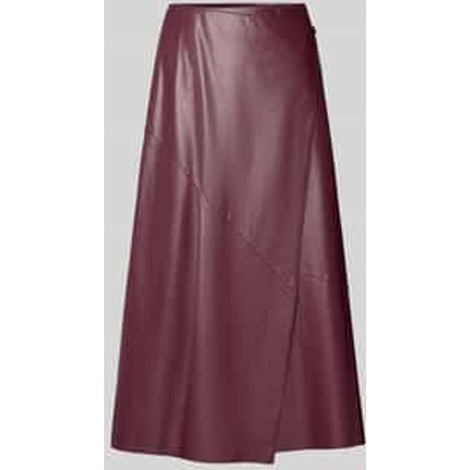 Midirok in leerlook in asymmetrisch design