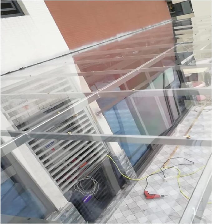 Polycarbonaat Plaat - Kunststof Paneel - Kas Bouwen - Slagvast Vlamvertragend - 12 mm Dik - Helder