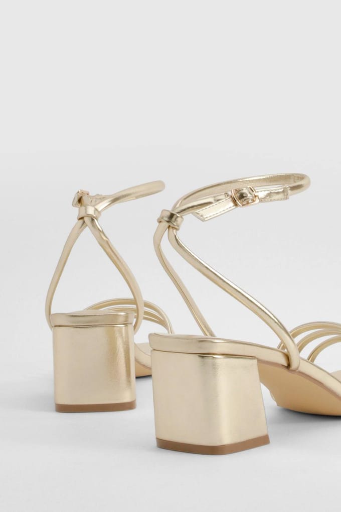 boohoo Dames Square Toe Triple Strap Low Block Heel Sandals | Goud | Maat: 37