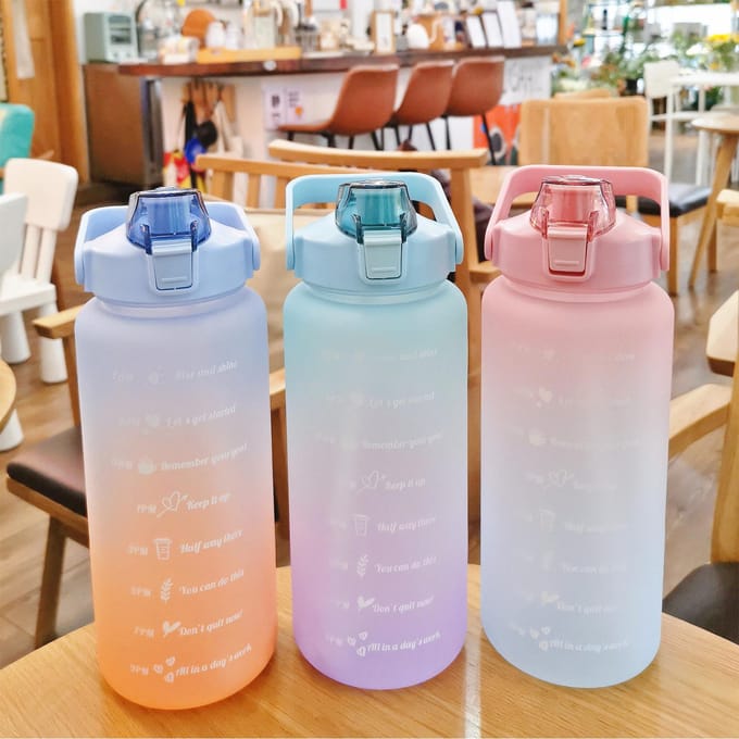 Waterfles van 2 liter met marker en rietje Waterfles met grote capaciteit en handvat Herbruikbaar Lekvrij groen