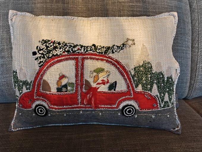 sierkussen - X-mass car - kerstauto - Colmore - Kerst - decoratie - kralen - glimmen