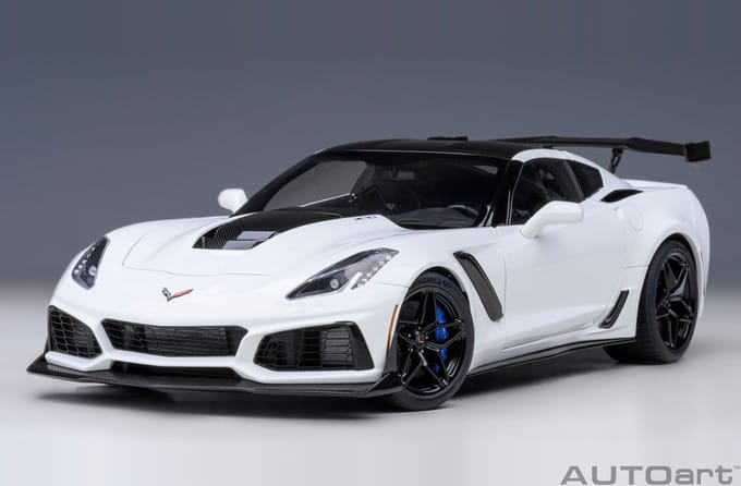 AUTOart 1/18 Chevrolet Corvette C7 ZR1, Arctic White