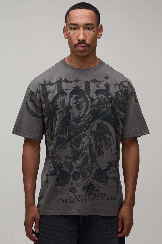 Antraciet Oversized Gothic Over-de-naden Print T-shirt | Charcoal | Size Medium
