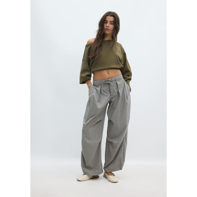 Stradivarius Technische broek met plooien en print  Zwart L