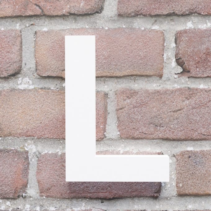 Huisnummer Arial L wit - Maat: Middel (15 cm) - blinde bevestiging - Huisnummerbord -