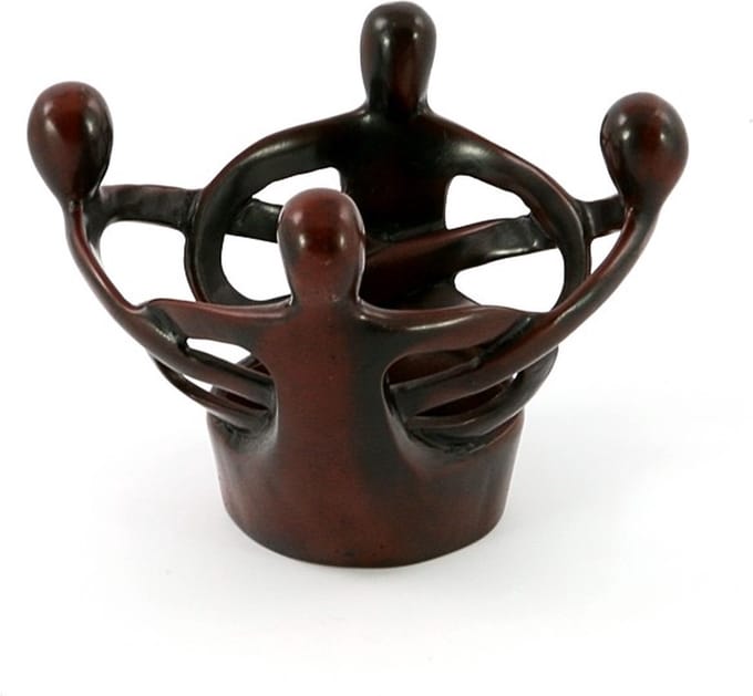 Beeld - Vriendenkring - Polystone - Bruin - 13,5x13,5x11,5 cm - Thailand - Sawa Hasa - Fairtrade