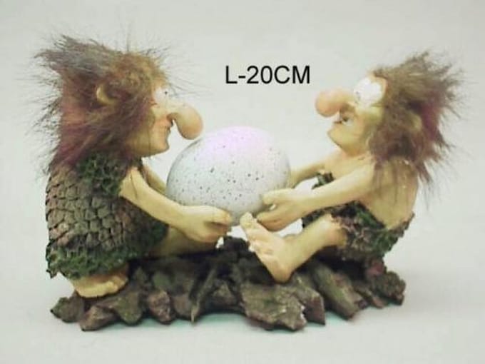 Beeld Holbewoners met Ei – Decoratief Beeld – 20 cm