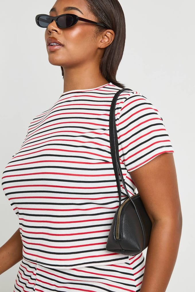 boohoo Dames Plus Stripe Top met ronde hals en korte mouwen | Rood | Maat: 46