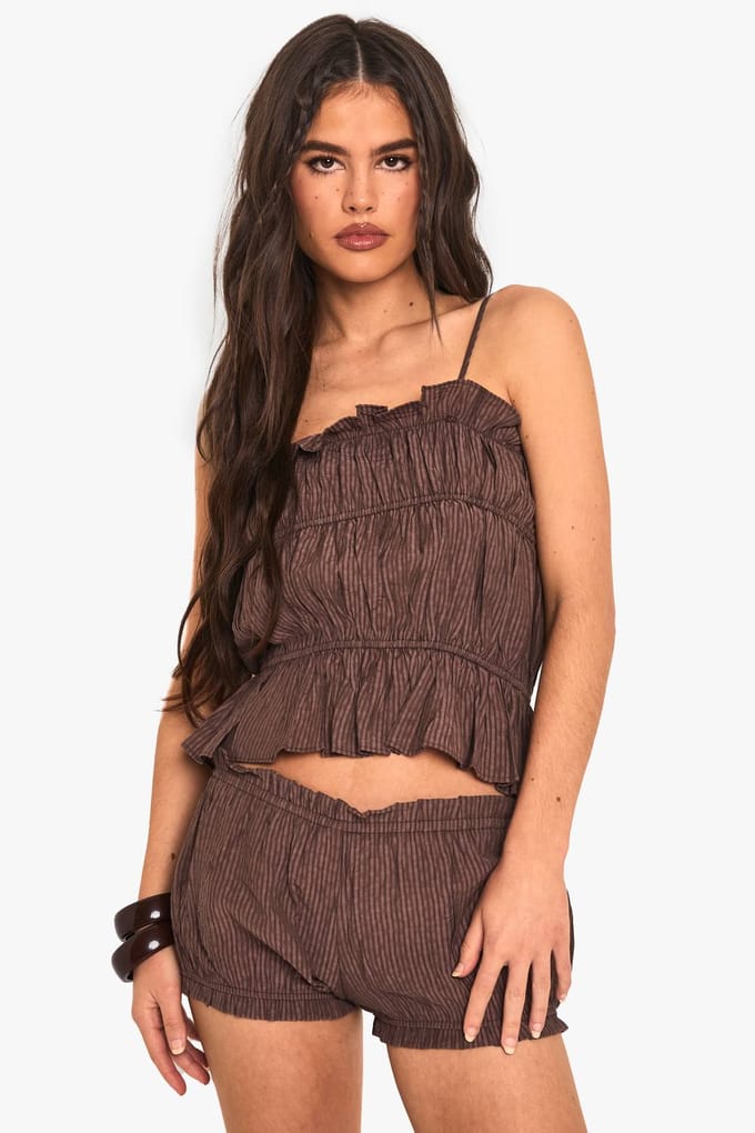 boohoo Dames Getextureerde gestreepte ruffle-shorts | Chocolate | Maat: 16