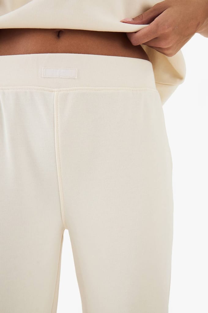 Dames DSGN Studio Heavy Weight Interlock Rechte Pijp Jogger | Cream | Maat: Medium