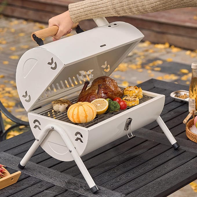 Houtskoolbarbecue Grill Draagbaar Rookvrij Dubbelzijdig Metalen Houtskool BBQ Grill voor Camping wit
