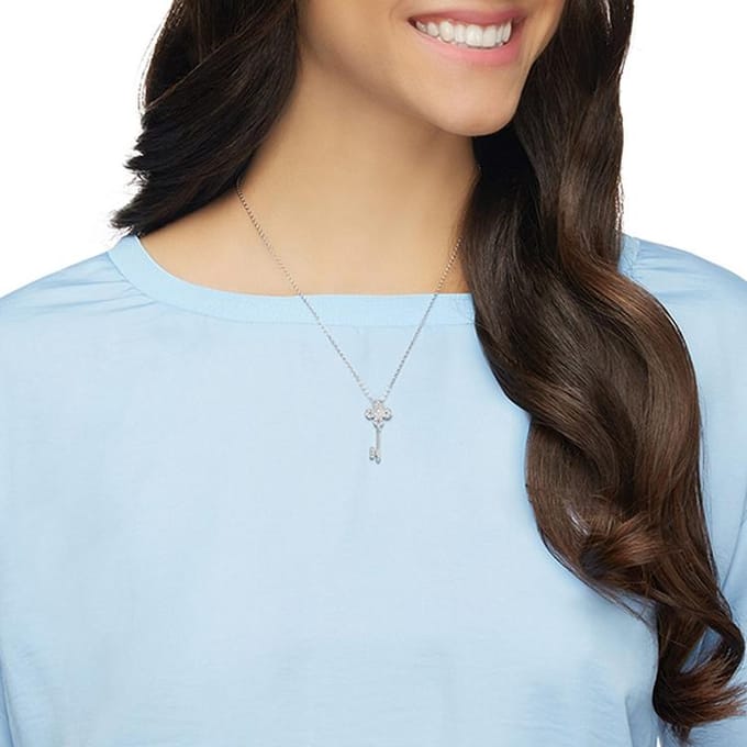 Swarovski Série de Pendentifs Clés Noble Transfert Mode Simple Pendentif Trèfle à Quatre Feuilles Collier Femme Collier Argent 5007808 Basic Packaging-Box white