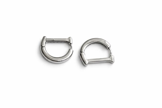 D oorbellen | zilver gekleurd