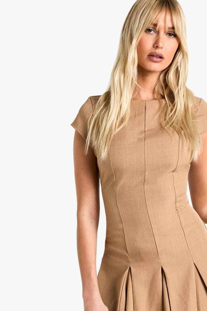 boohoo Dames Cap Sleeve Box Pleat Mini Dress | Mokka | Maat: 40