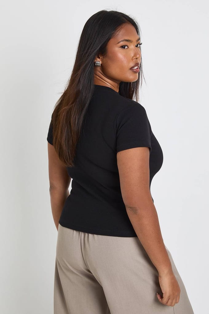 boohoo Dames Plus Basic Geribbeld Korte Mouw Getailleerde Top | Zwart | Maat: 44