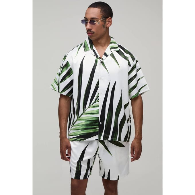 Oversized Satijnen Shirt Met Korte Mouwen En Short Set Met Palmboomprint | Sage | Size Medium