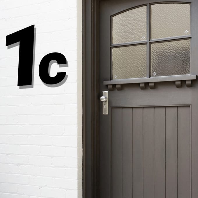 Huisnummer Zwart acryl - Letter c - Hoogte 15cm (blinde bevestiging)