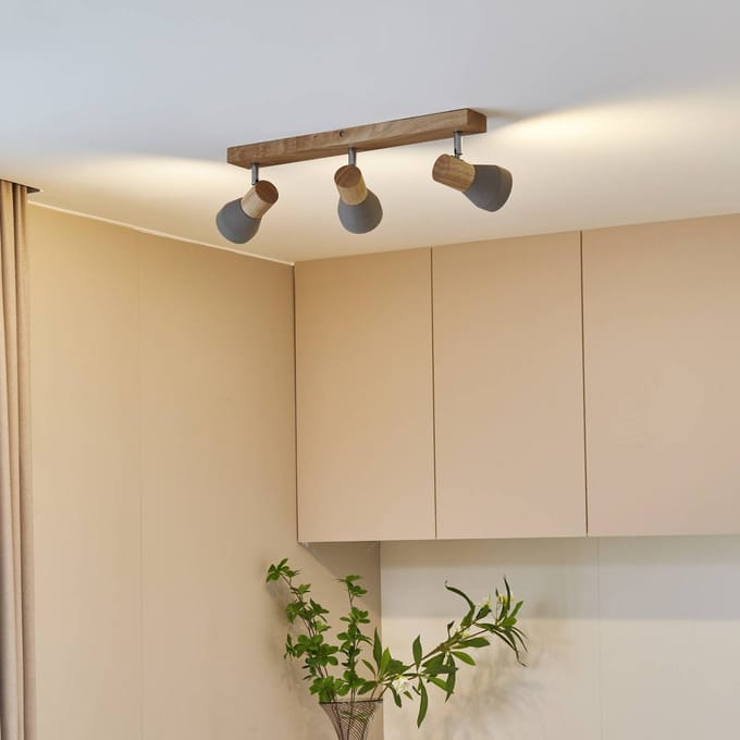 Lindby Filiz spot, 3-lamps, 47 cm lang, hout, beton, E14