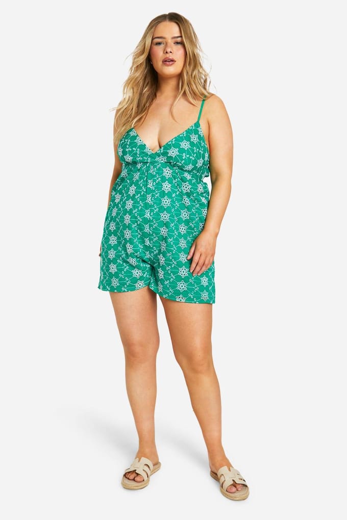 boohoo Dames Plus Broderie Contrast Playsuit | Groente | Maat: 54