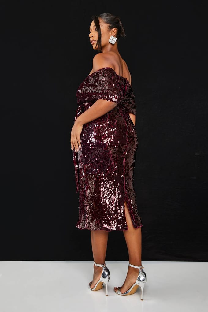 boohoo Dames Plus Premium Pailletten Off The Shoulder Midi Jurk | Malbec | Maat: 28