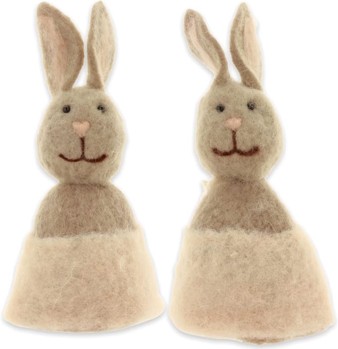 Set van 2 handgemaakte vilt eierwarmers in de vorm van paashaasjes - perzikkleurig