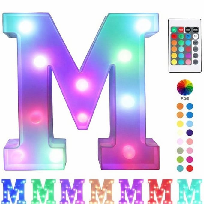 Lichtgevende Letter M - 22 cm Hoog - RGB Met Afstandsbediening - Op Batterijen