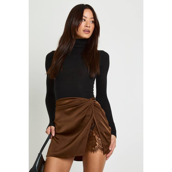 boohoo Dames Lange kanteninzet satijnen minirok | Espresso | Maat: 40