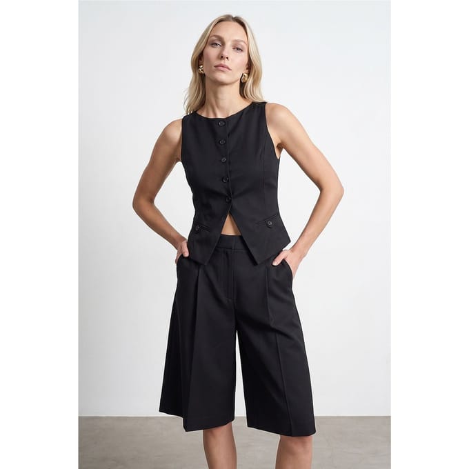 Fitted Crop Vest