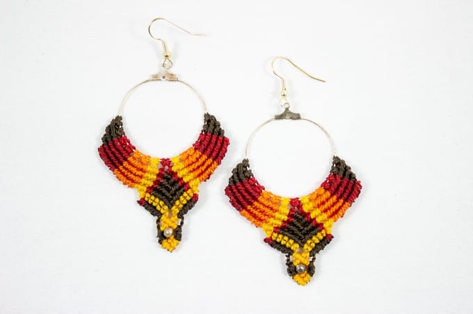 Macramé Oorhangers - Bruin/Rood/Oranje/Geel - Handgemaakt van Duurzaam Waxed Polyester - Model H02