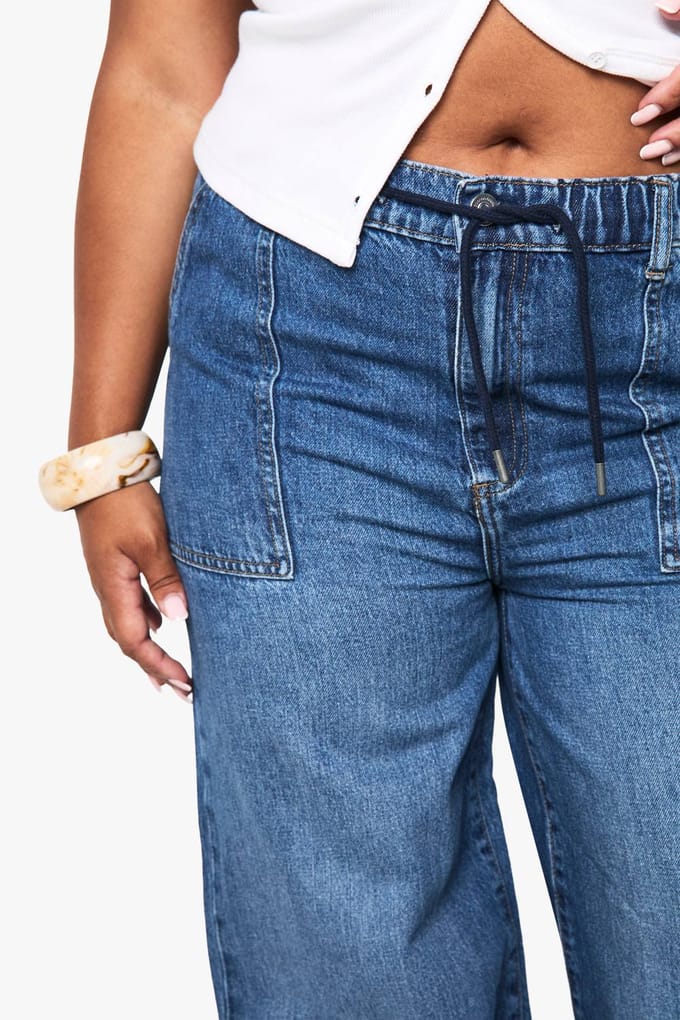 boohoo Dames Plus Jeans met Elastische Tailleband en Wijde Pijpen | Mid Blue | Maat: 22