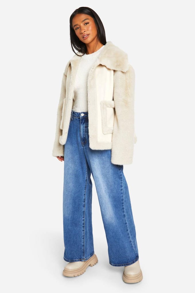 boohoo Dames Petite Nepbont Gelijmde Korte Jas | Light Stone | Maat: 42