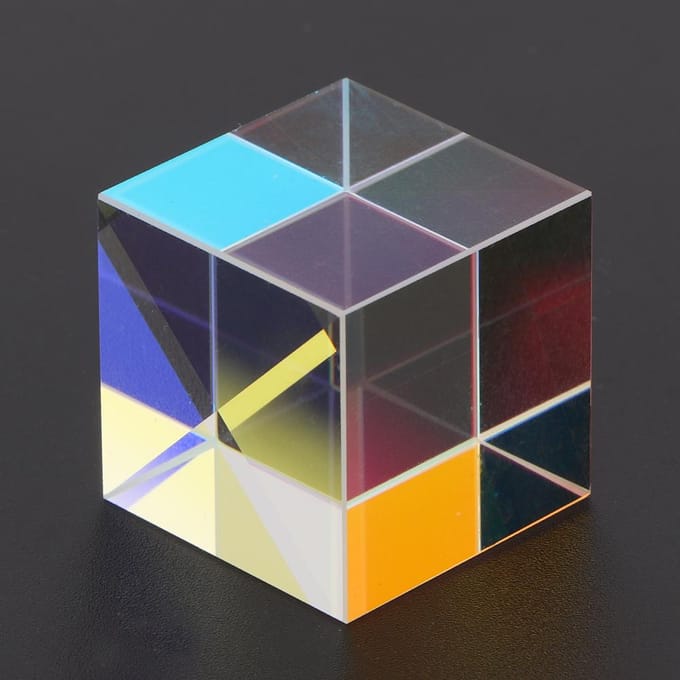 Prisme cubique à six faces à lumière vive combinant lumière, prisme en vitrail à séparation de faisceau(1,5 x 1,5 x 1,5 cm)