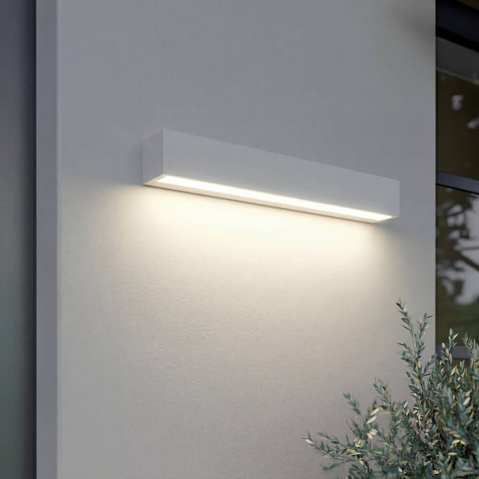Lucande LED buiten wandlamp Lengo, 50 cm, wit, naar beneden gericht, 3000 K