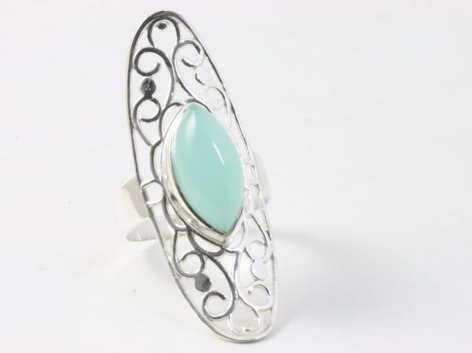 Langwerpige opengewerkte zilveren ring met aqua chalcedoon - maat 19
