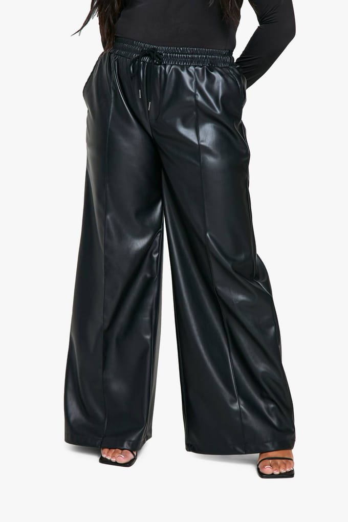 boohoo Dames Plus Jogger met elastische tailleband en wijde pijpen in PU | Black | Maat: 26