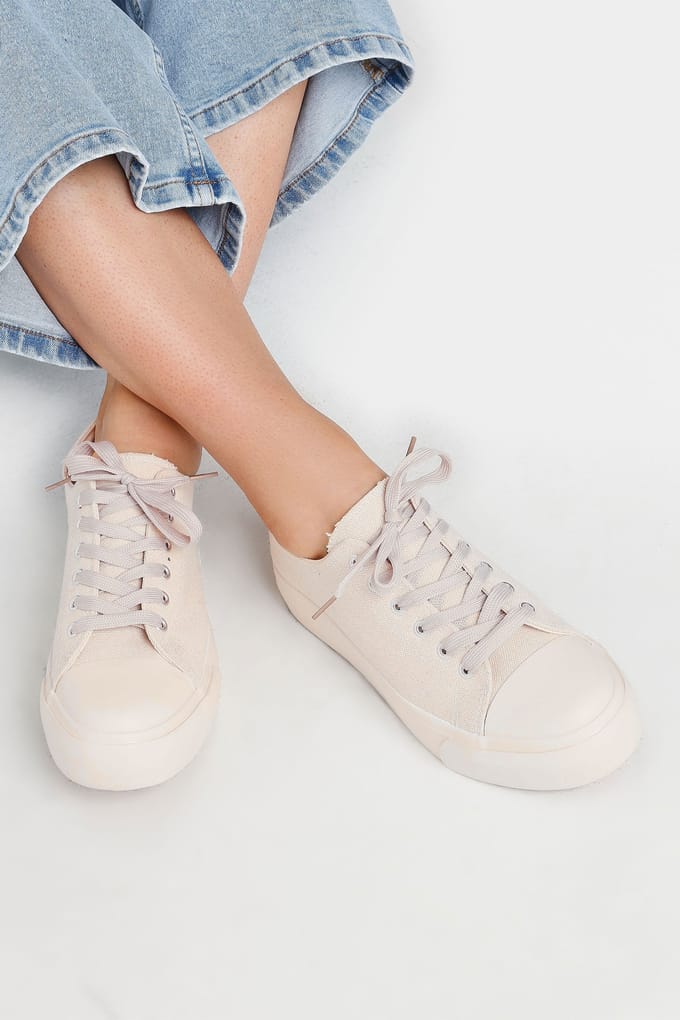 Yours Canvas Sneakers Met Vetersluiting In Een Extra Brede Pasvorm In Beigesize 39EEE