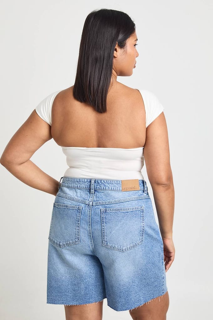 boohoo Dames Plus-maat Bermuda denimshort | Acid Wash Light Blue | Maat: 26