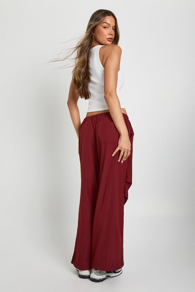 boohoo Dames Geweven Nylon Wijde Pijp Parachutebroek | Merlot | Maat: 38