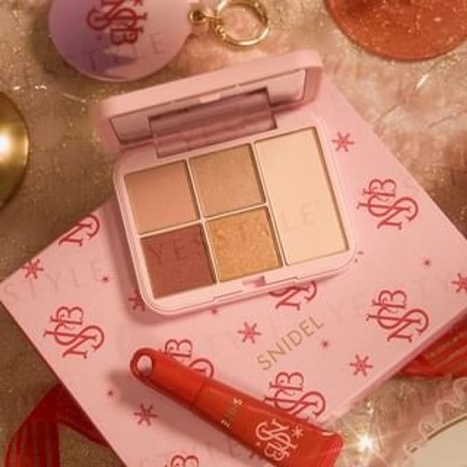 Snidel Beauty - Holiday Collection Makeup Coffret Off the Clock 3 pcs