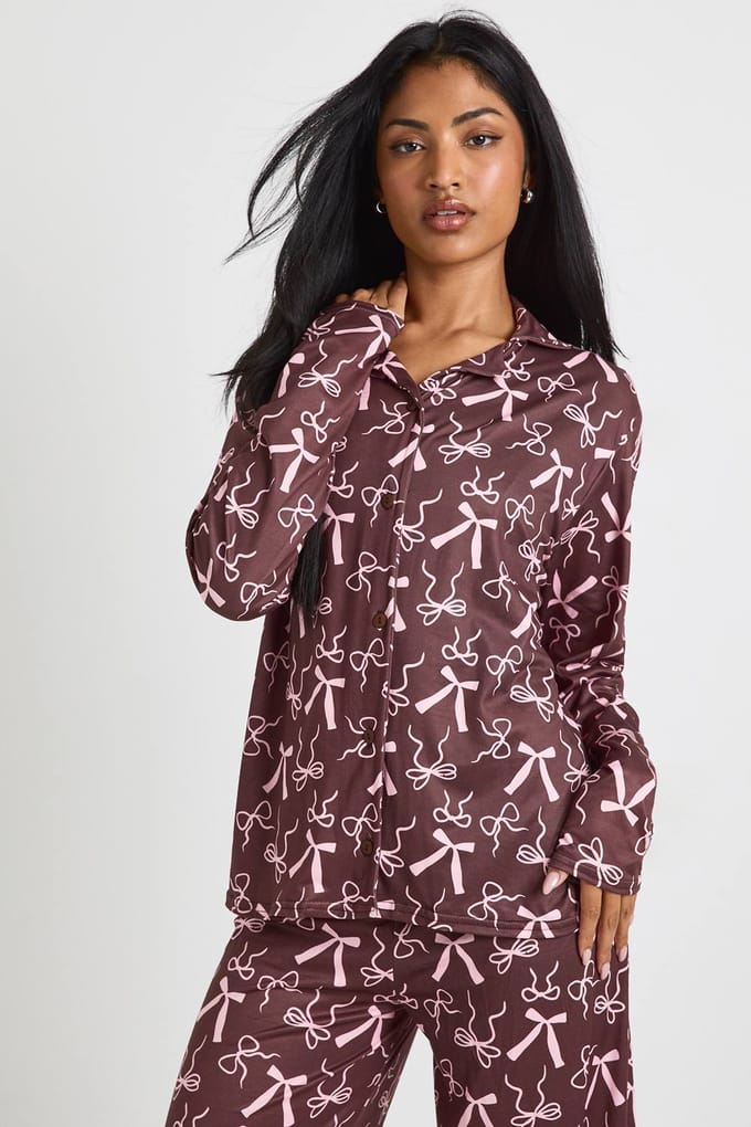 boohoo Dames Gemengde strikprint langmouwhemd & broekpyjamaset | Chocolate | Maat: 8