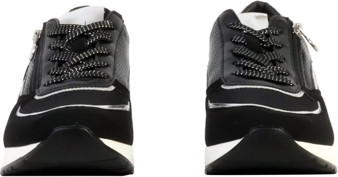 Sneakers met veters