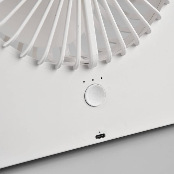 Reality Leuchten Accu-tafelventilator Breezy, wit, stil