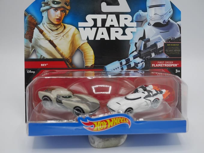 2 Star wars auto's Rev en flametrooper.