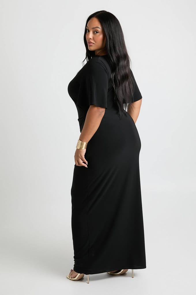 boohoo Dames Plus Angel Mouw Geraffelde Zijkolom Maxi Jurk | Black | Maat: 22