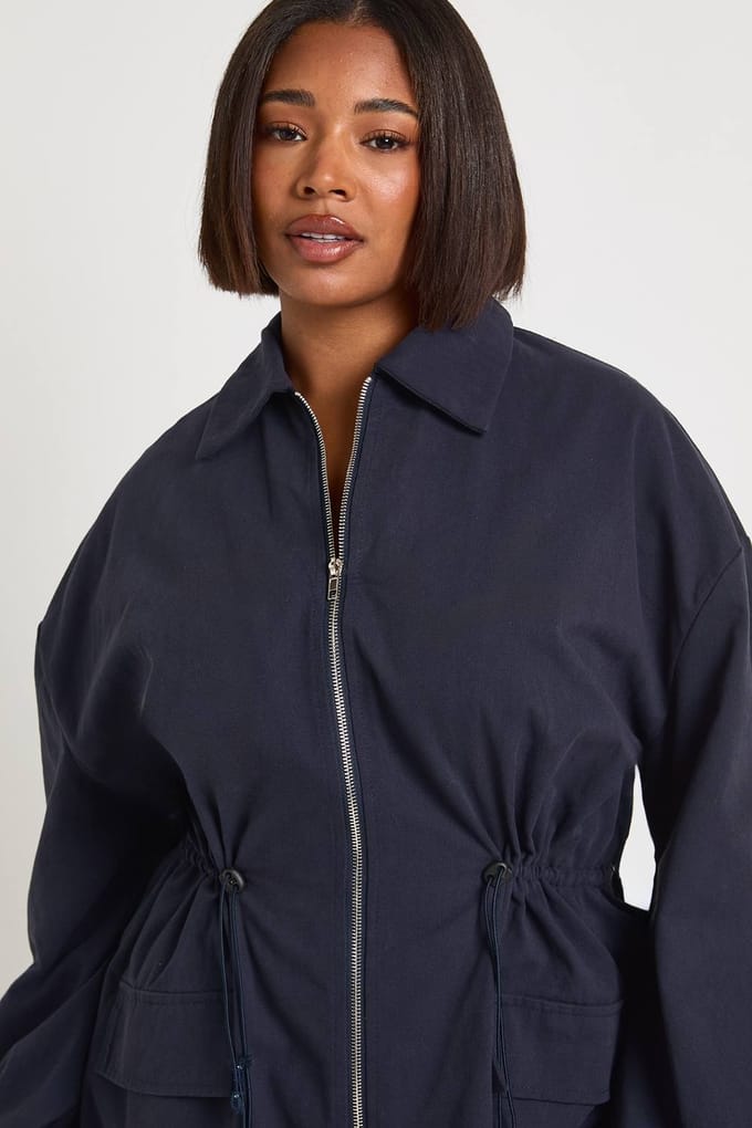 boohoo Dames Plus Katoenen Twill Getailleerde Taille Rits Utility Jurk | Marineblauw | Maat: 46