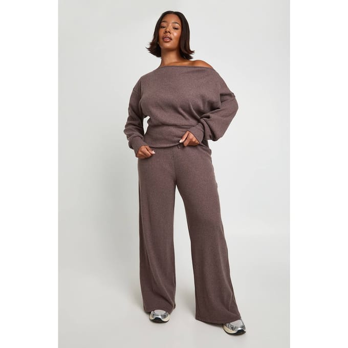 boohoo Dames Plus Geribbelde Broek met Wijde Pijpen | Bruin | Maat: 46