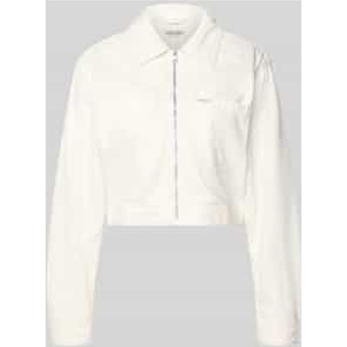 Kort jeansjack met borstzakken en labelpatch
