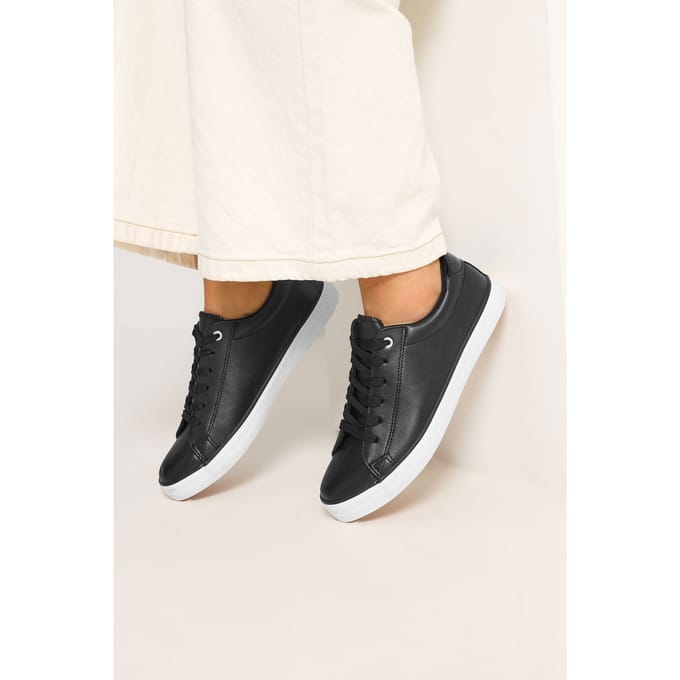 Yours Zwarte Trainers Van Imitatieleer Met Veters In Extra Brede Eeepasvormsize 41EEE