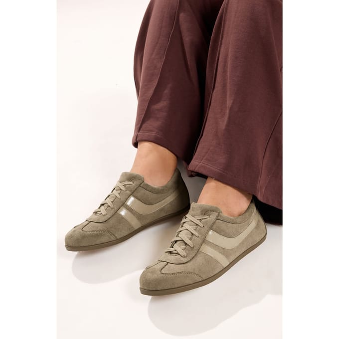 Yours Taupe Bruine Lage Retro Streep Trainers In Extra Brede Eee Pasvormsize 38EEE